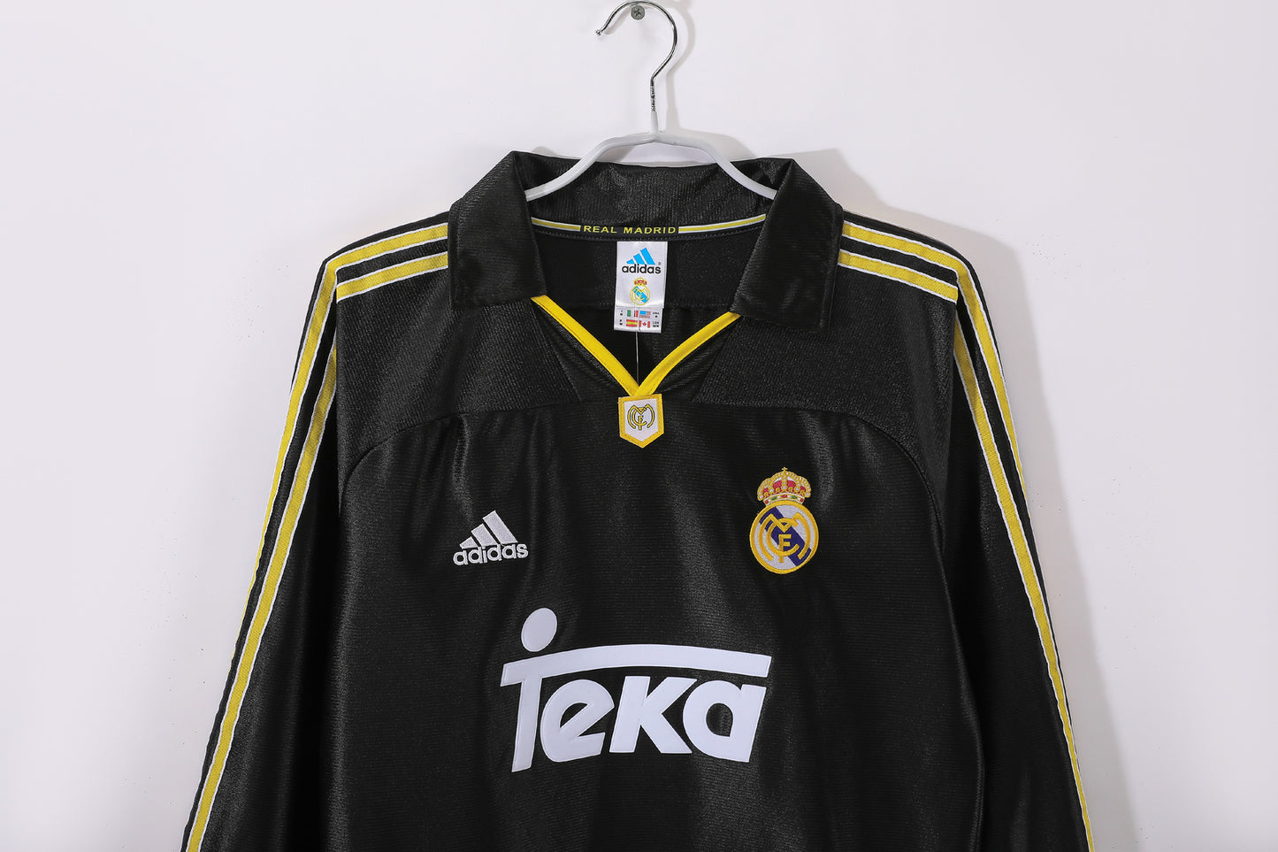 Long sleeve: Real Madrid away 3B in the 1999/01 season