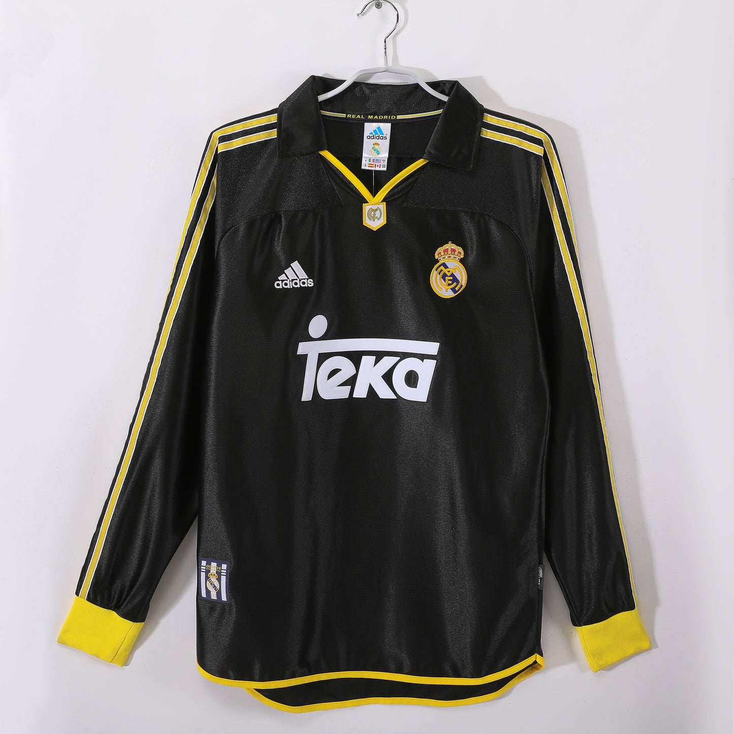 Long sleeve: Real Madrid away 3B in the 1999/01 season