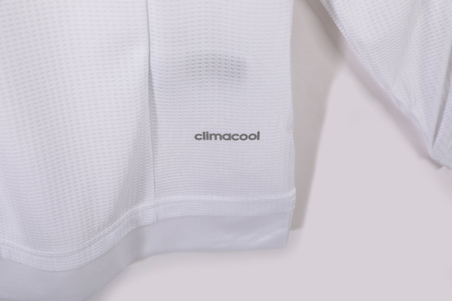Long sleeve: 2015/16 Real Madrid home