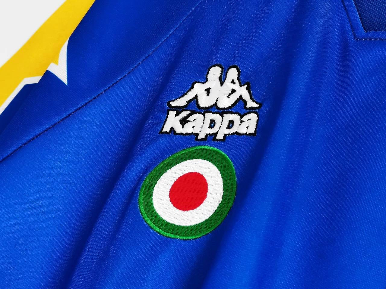 1995/96 Juventus Away Jersey (Blue/Yellow)