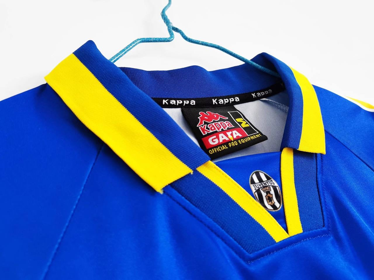 1995/96 Juventus Away Jersey (Blue/Yellow)