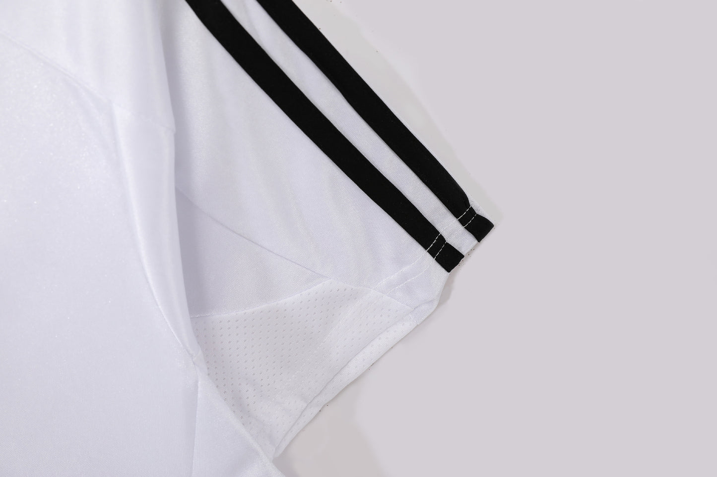 2004/2005 Real Madrid home jersey