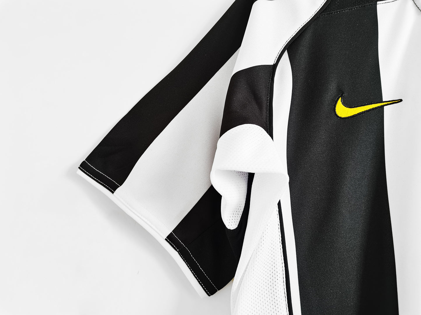 2004/2005 juventus home