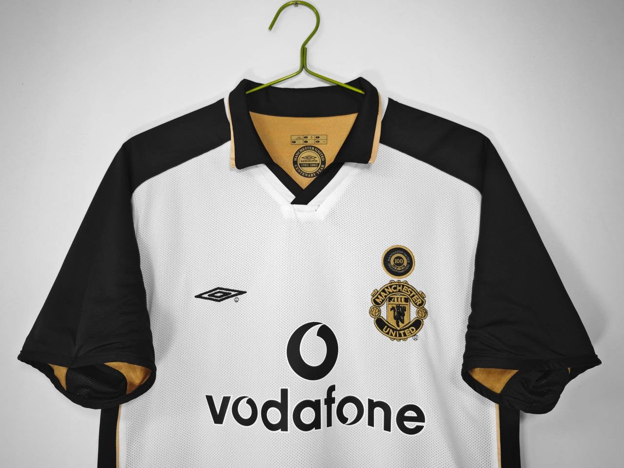 The 2001/02 Manchester United Reversible golden / white