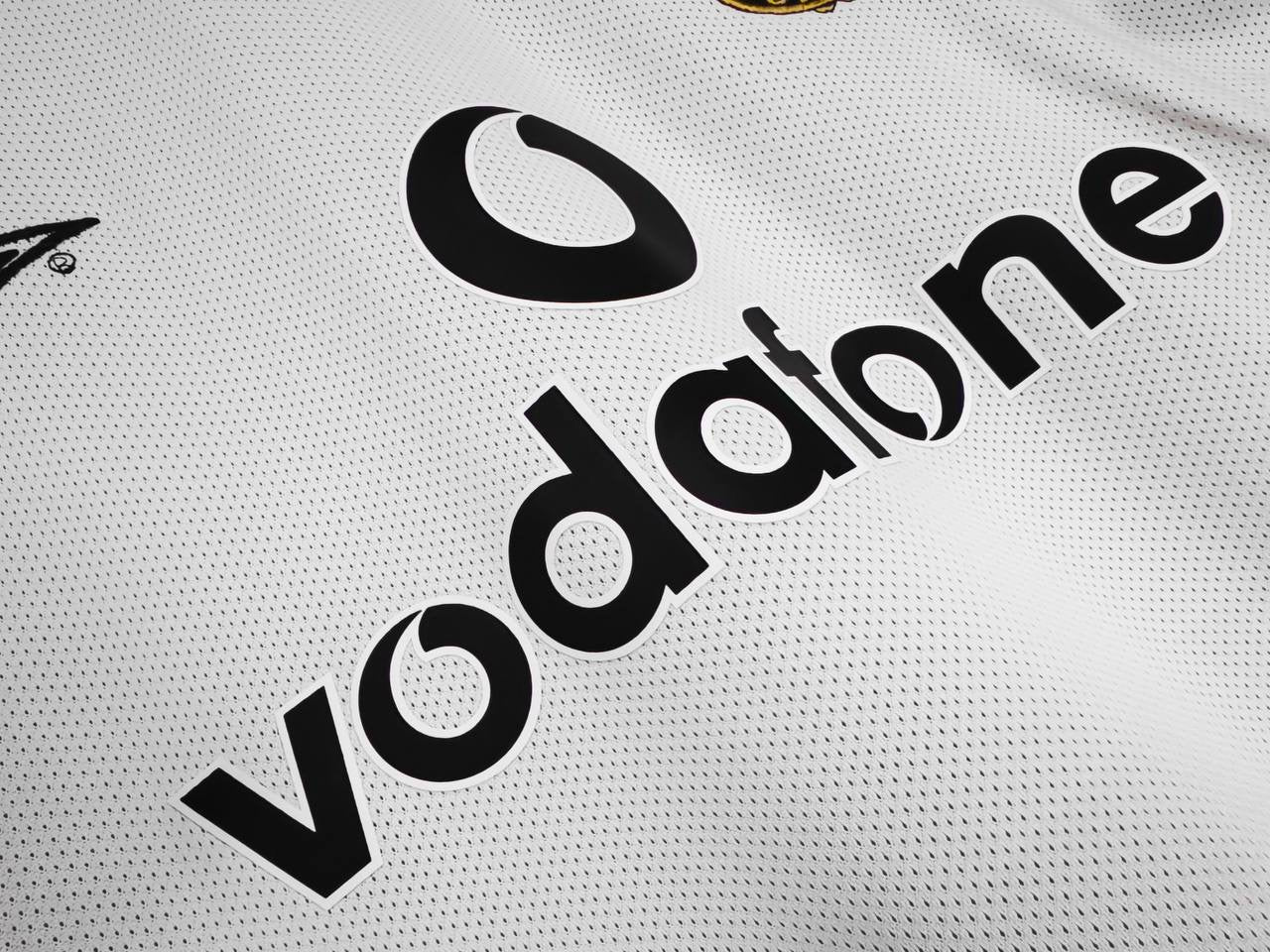 The 2001/02 Manchester United Reversible golden / white