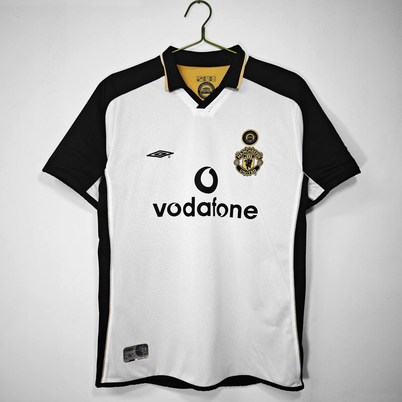 The 2001/02 Manchester United Reversible golden / white