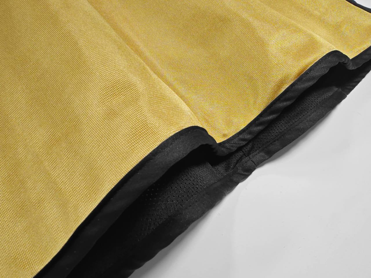 The 2001/02 Manchester United Reversible golden / white