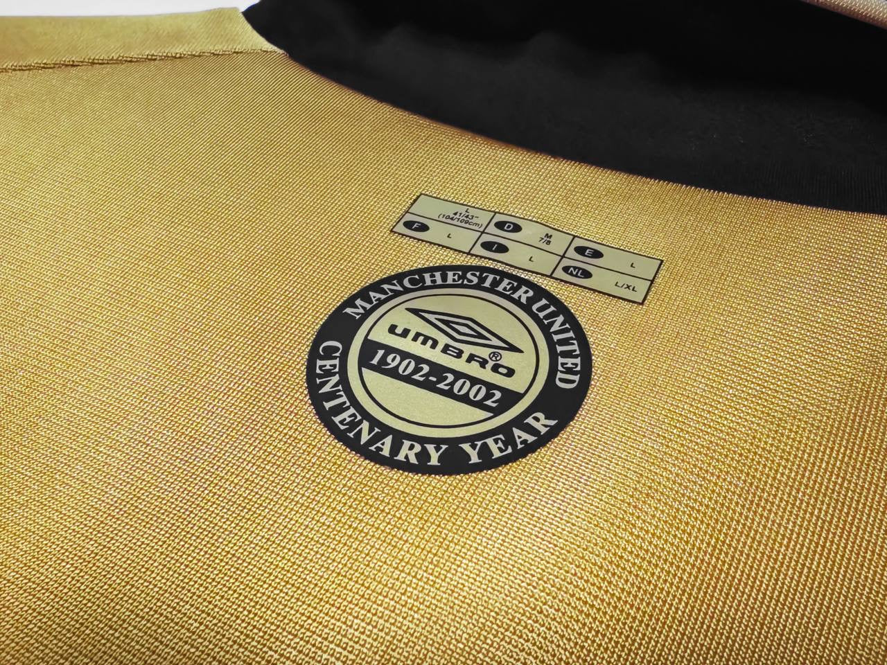 The 2001/02 Manchester United Reversible golden / white