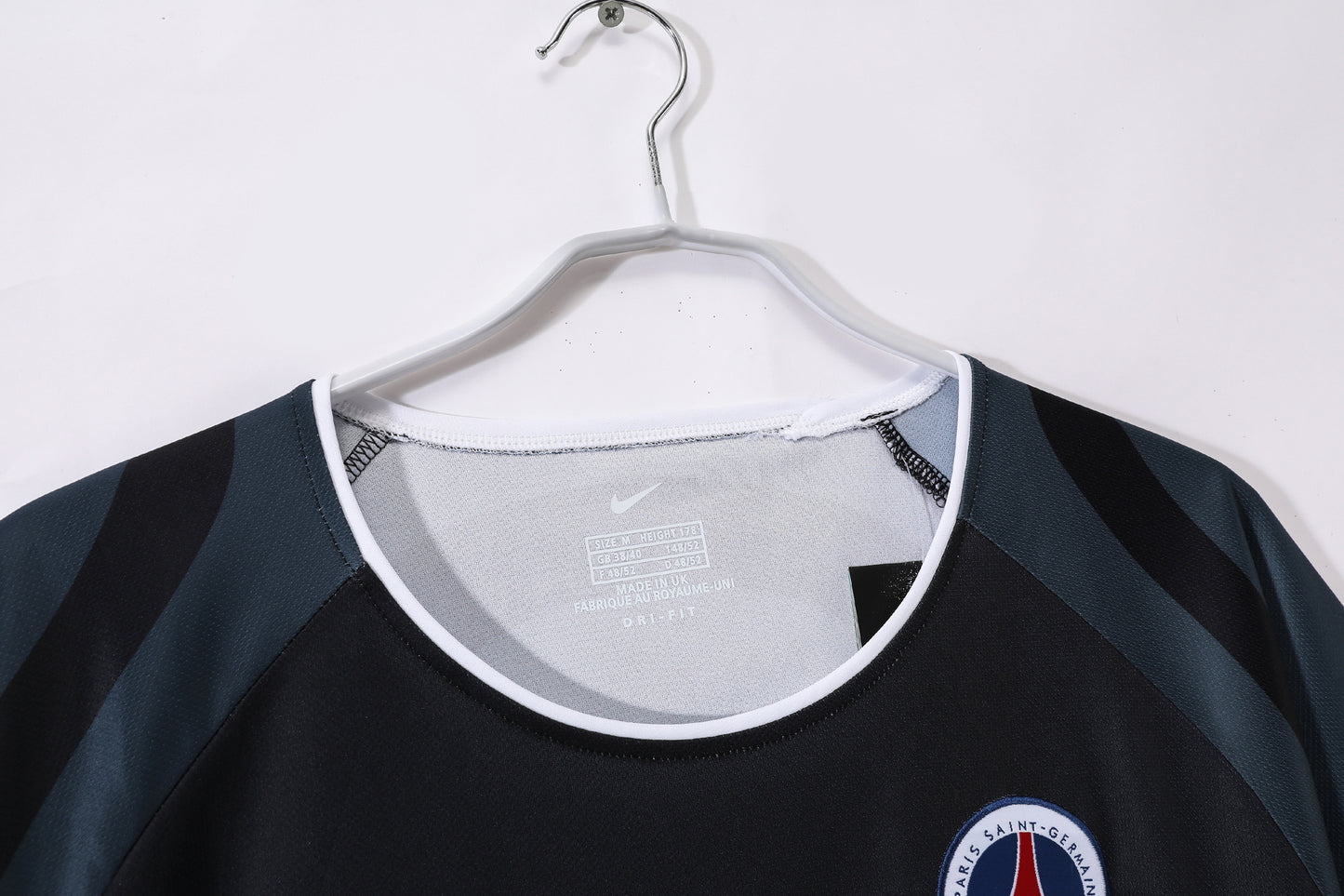 2001/02 PSG 2nd away
