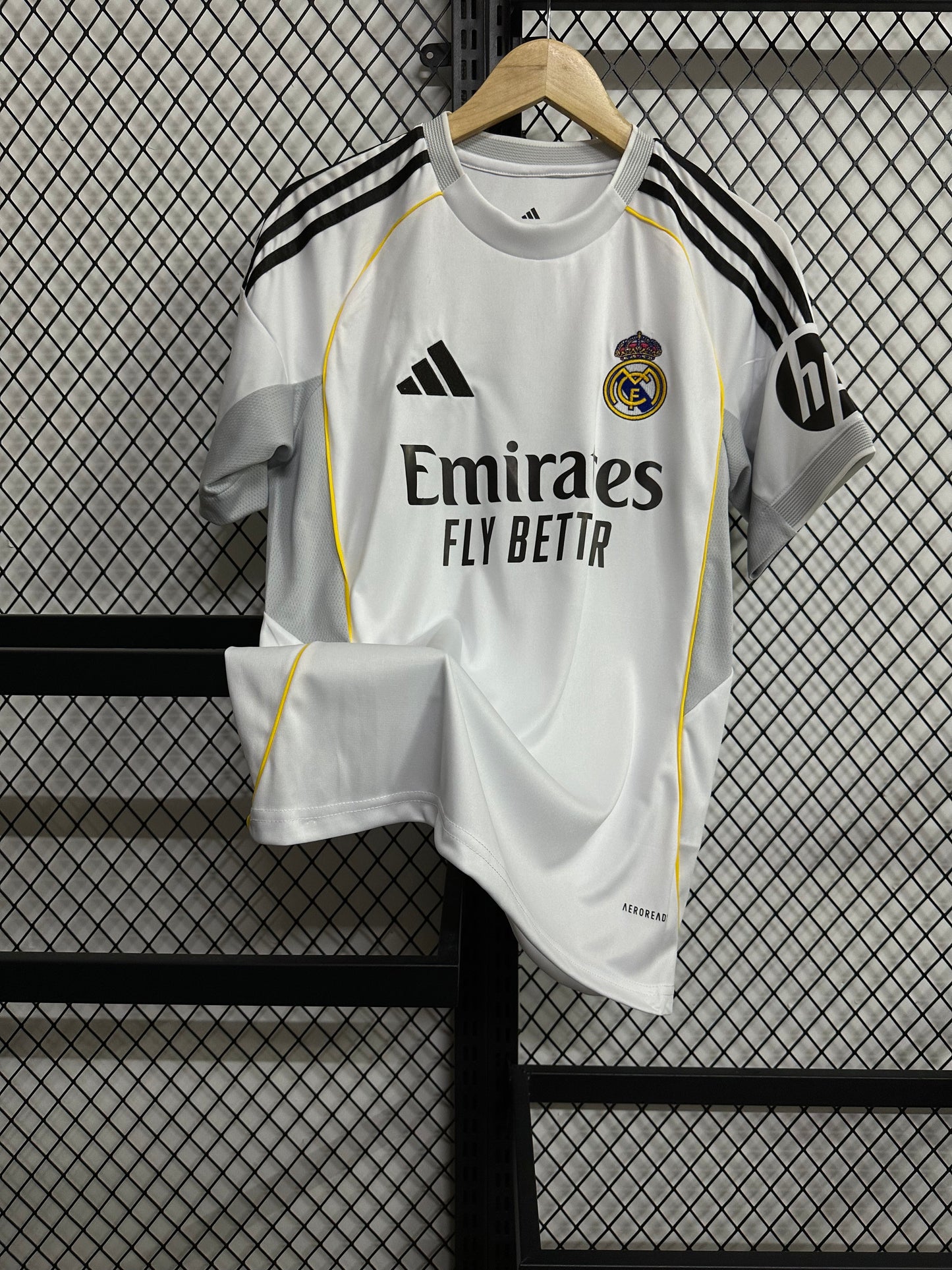 قميص ريال مدريد الأساسي لموسم 2025/2026
