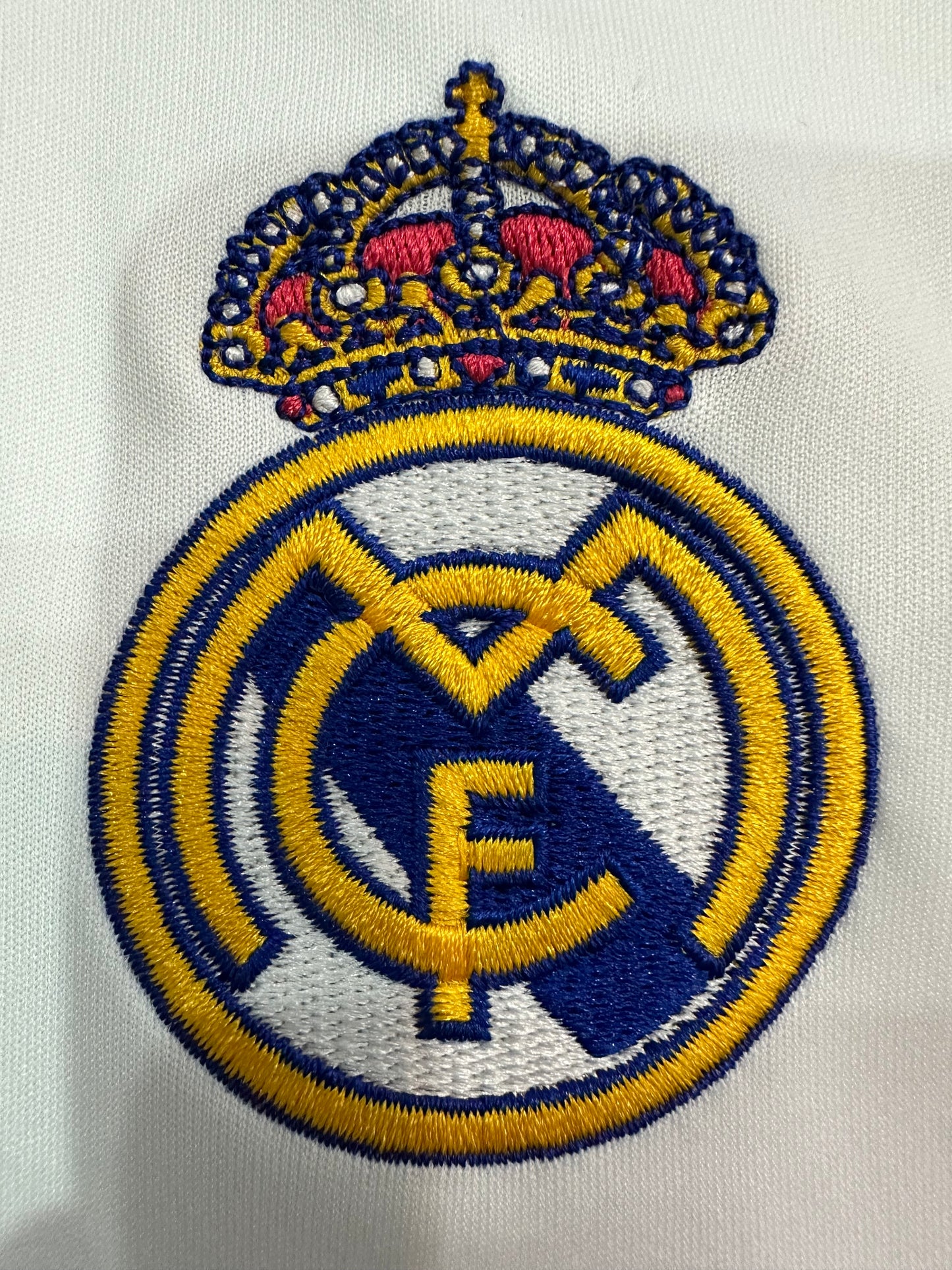 قميص ريال مدريد الأساسي لموسم 2025/2026