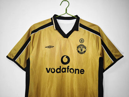 The 2001/02 Manchester United Reversible golden / white
