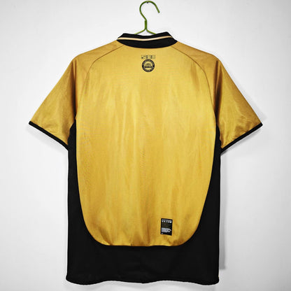The 2001/02 Manchester United Reversible golden / white