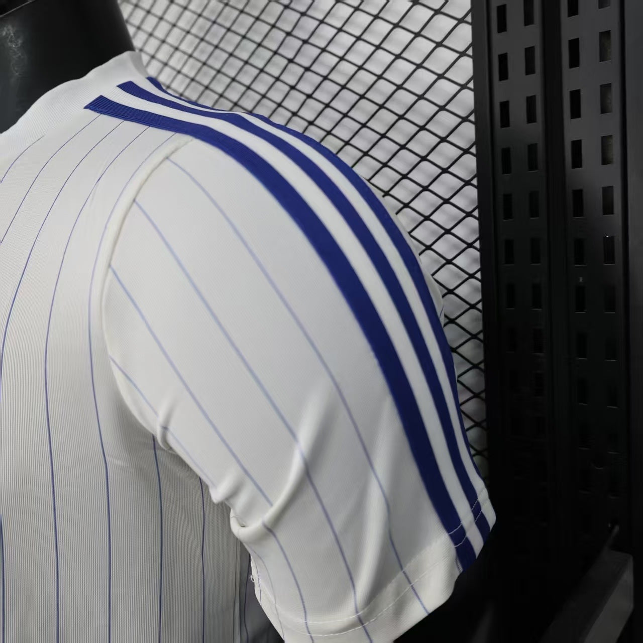 Chelsea white casual fit