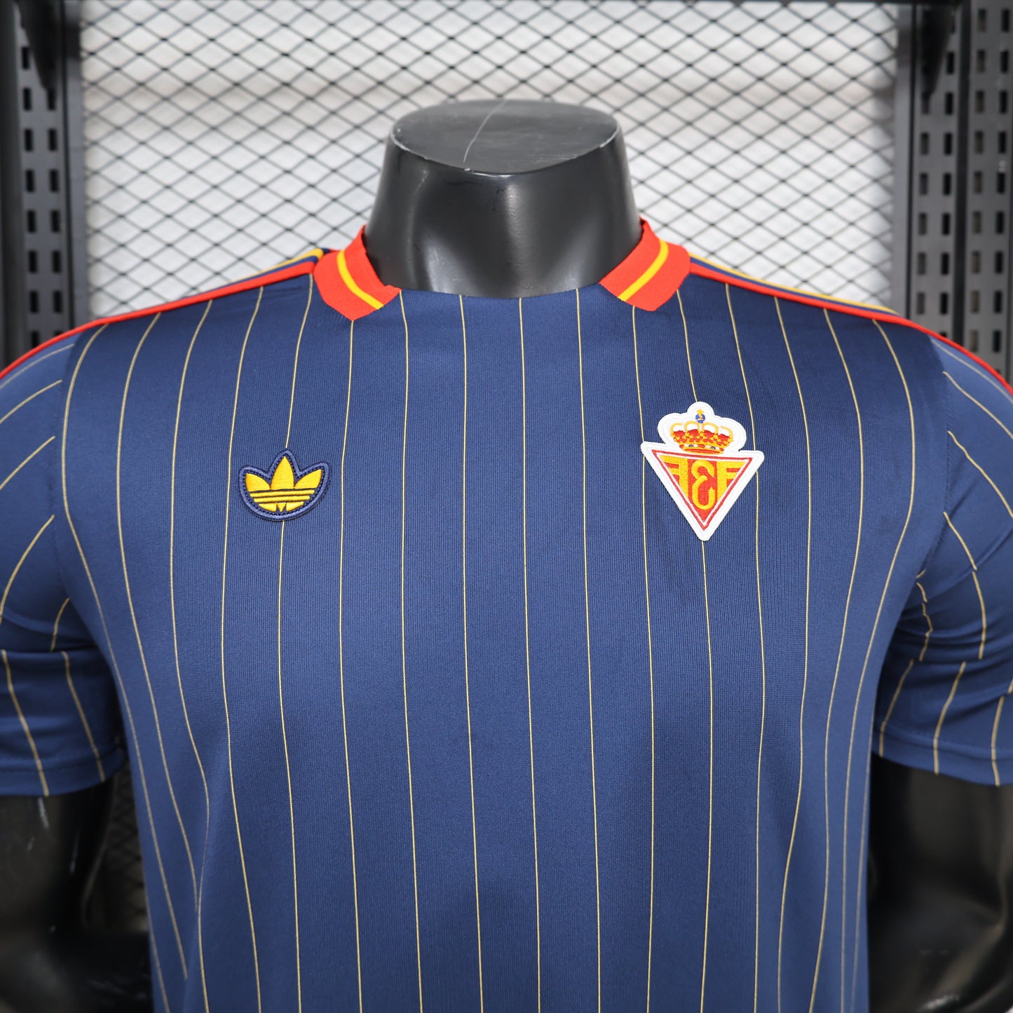 Real Zaragoza casual fit