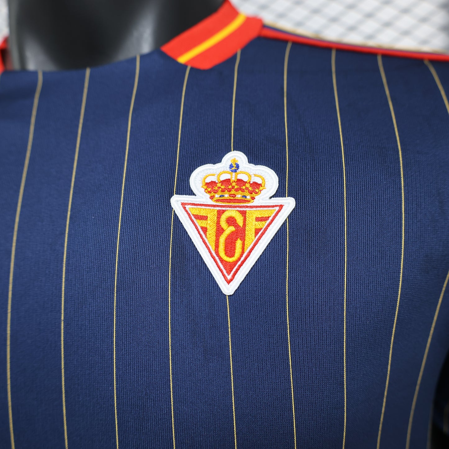 Real Zaragoza casual fit