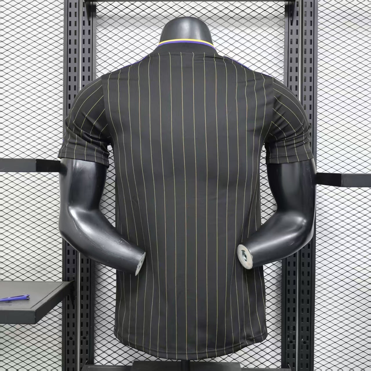 Chelsea black and gold casual fit