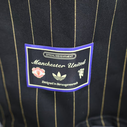 Chelsea black and gold casual fit