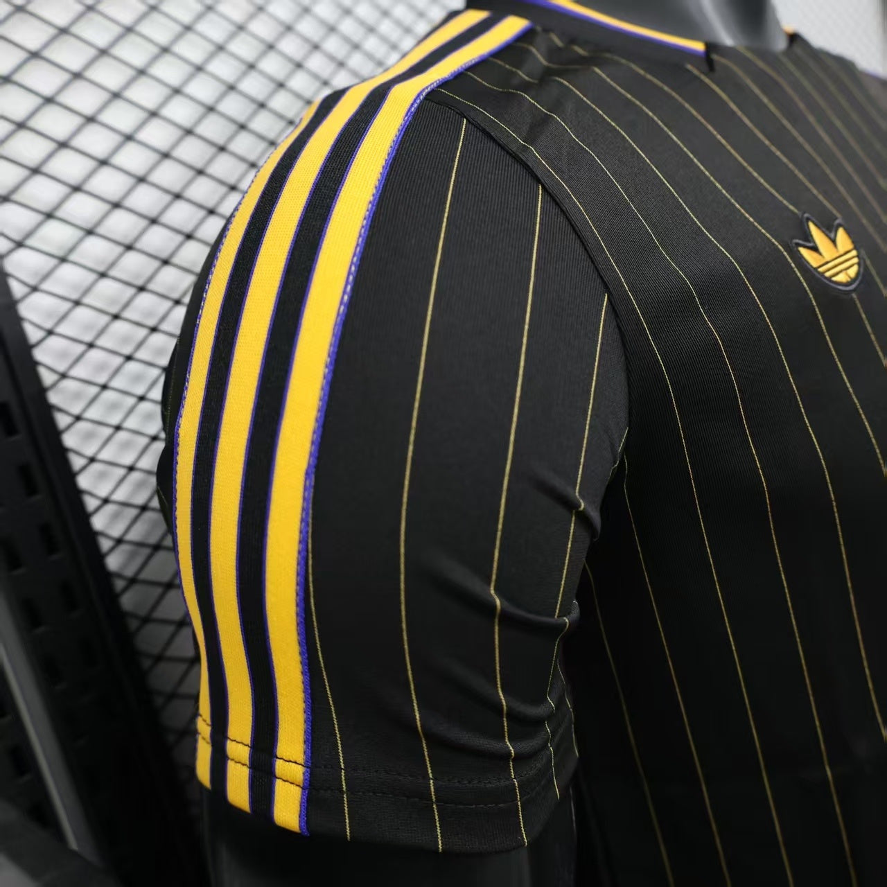 Chelsea black and gold casual fit