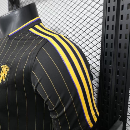 Chelsea black and gold casual fit