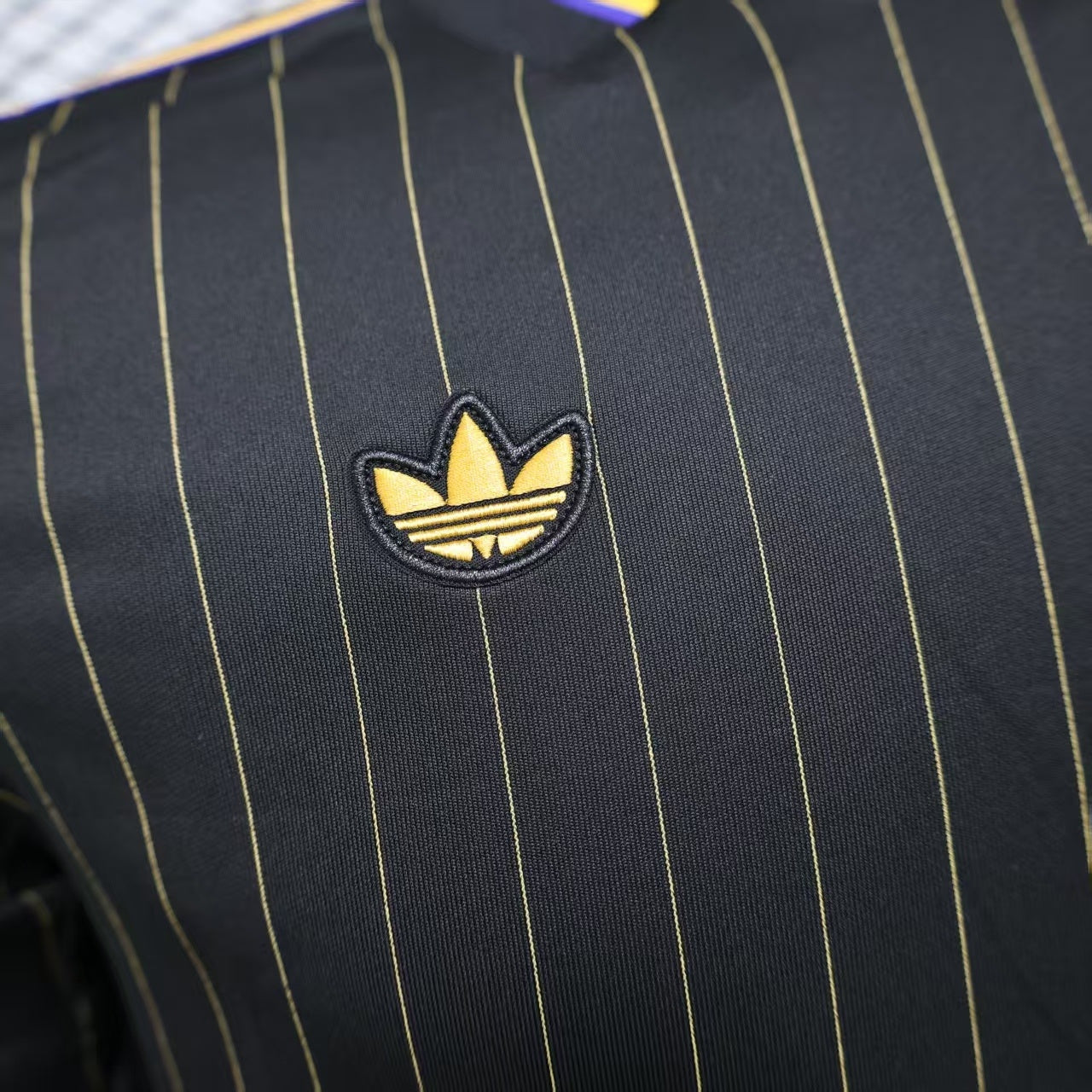 Chelsea black and gold casual fit