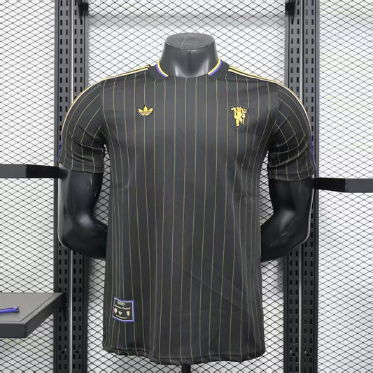 Chelsea black and gold casual fit