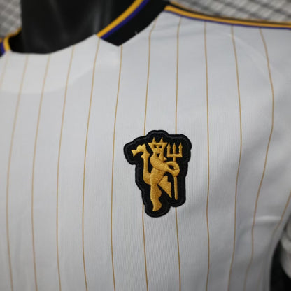 Chelsea white and gold casual fit