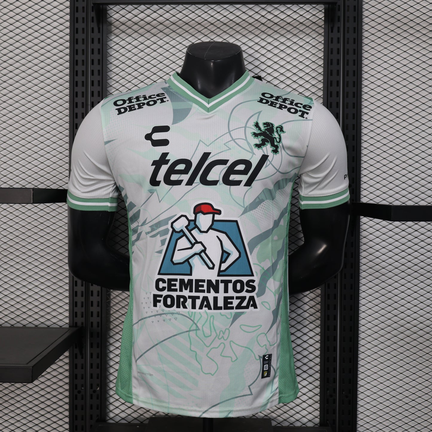 Club Leon 2025/26 away players version
