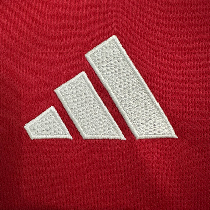 Liverpool 2025/26 home with shorts